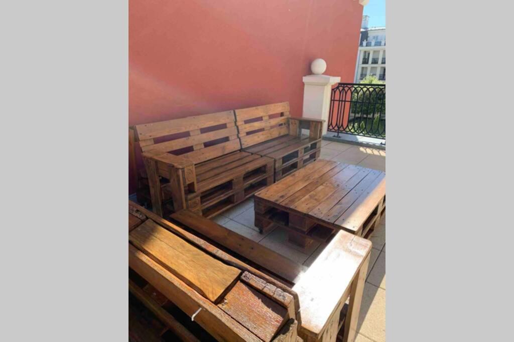 Appartement Terrasse Au Centre De Serris セリ エクステリア 写真