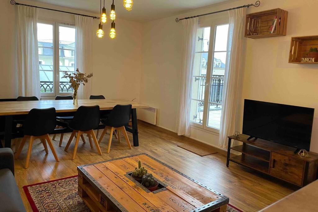 Appartement Terrasse Au Centre De Serris セリ エクステリア 写真